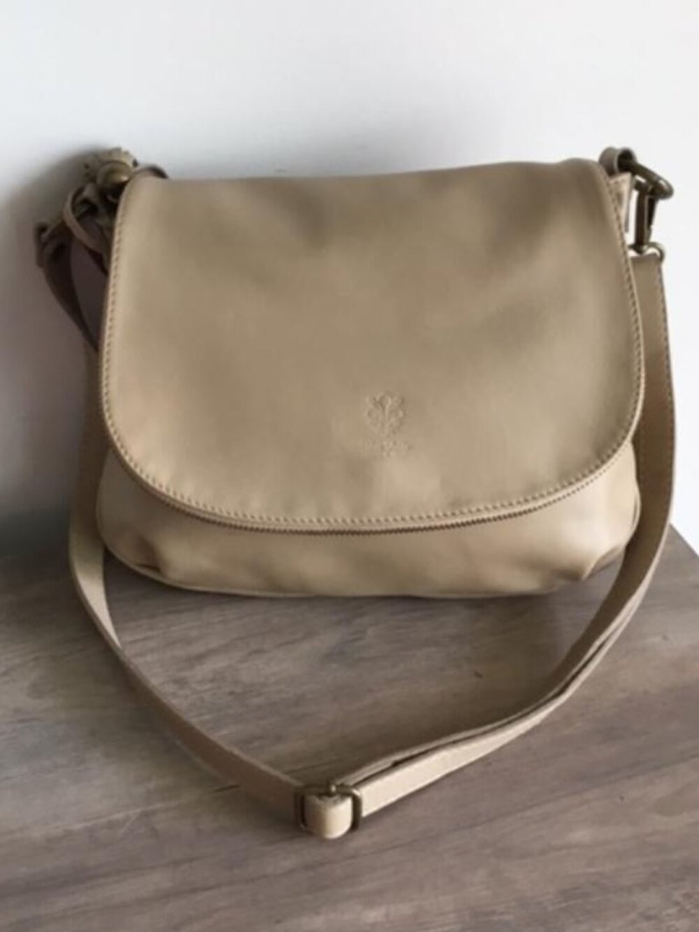 Vera Pelle Logo Beige Italian Leather Shoulder Crossbody Bag w/Zipper Closures